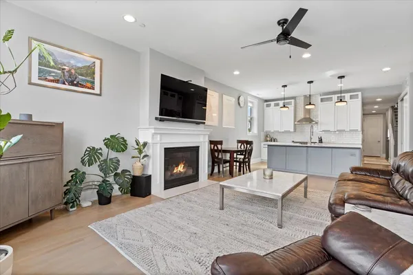 $824,900 | 2438 North Western Avenue, Unit 3, Chicago, IL 60647