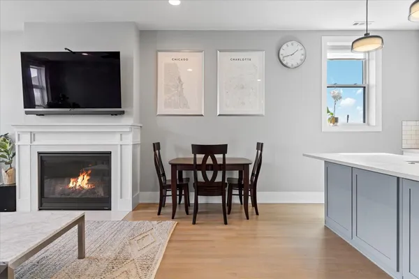 $824,900 | 2438 North Western Avenue, Unit 3, Chicago, IL 60647