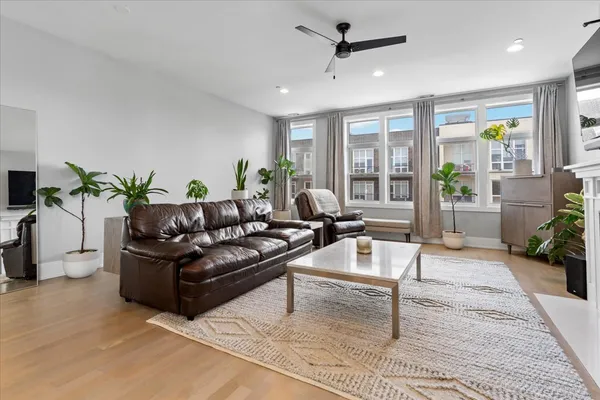 $824,900 | 2438 North Western Avenue, Unit 3, Chicago, IL 60647