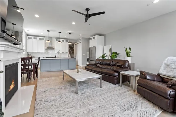 $824,900 | 2438 North Western Avenue, Unit 3, Chicago, IL 60647