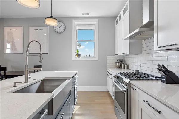$824,900 | 2438 North Western Avenue, Unit 3, Chicago, IL 60647