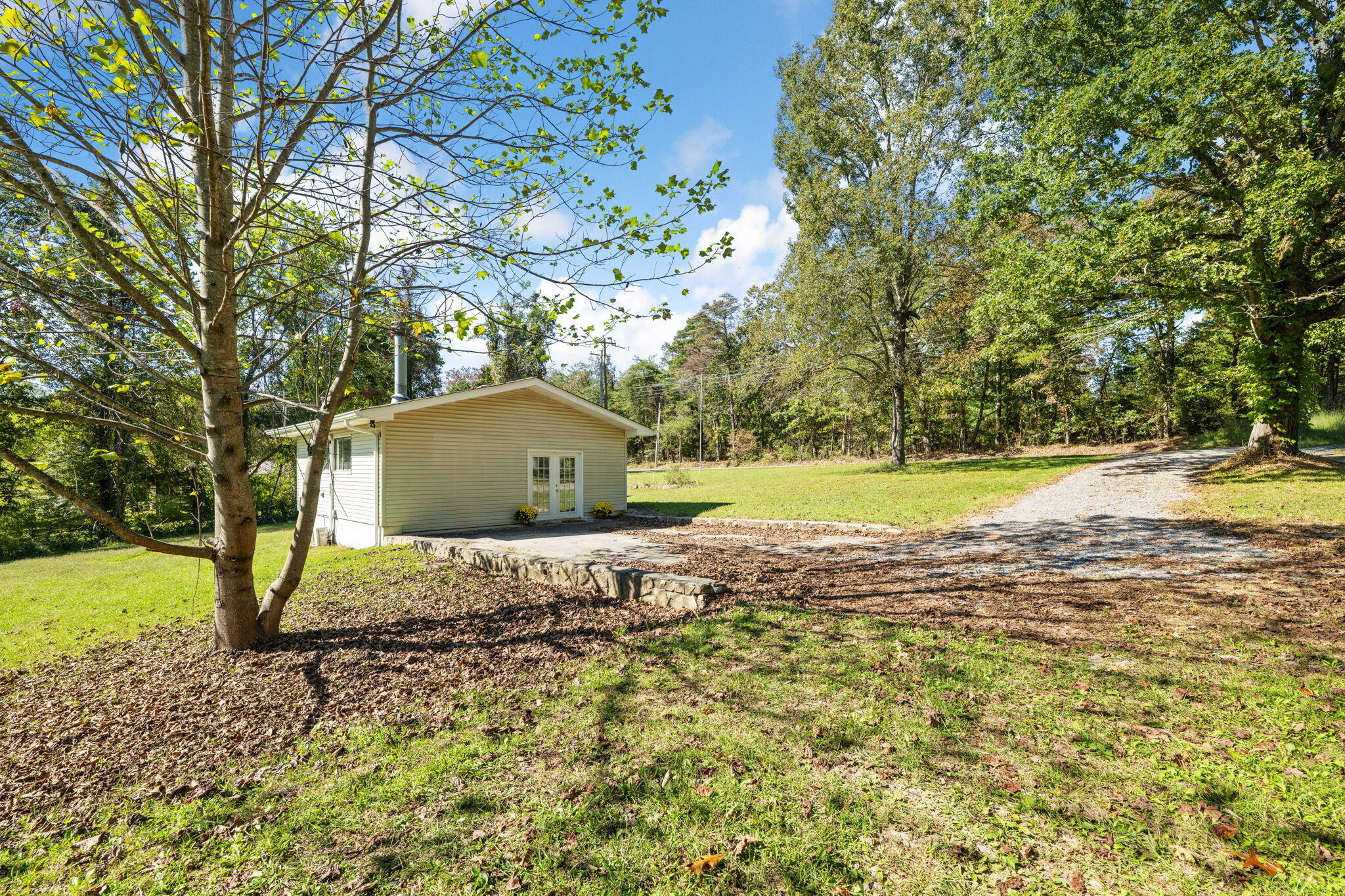 2402 Corral Road Signal Mountain, TN 37377 - Photo 8 of 42 10-web-or-mls-DSC_3396-9