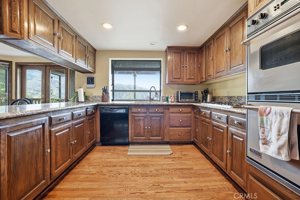 24300 Sylvan Glen Road Calabasas, CA 91302 - Photo 2 of 47