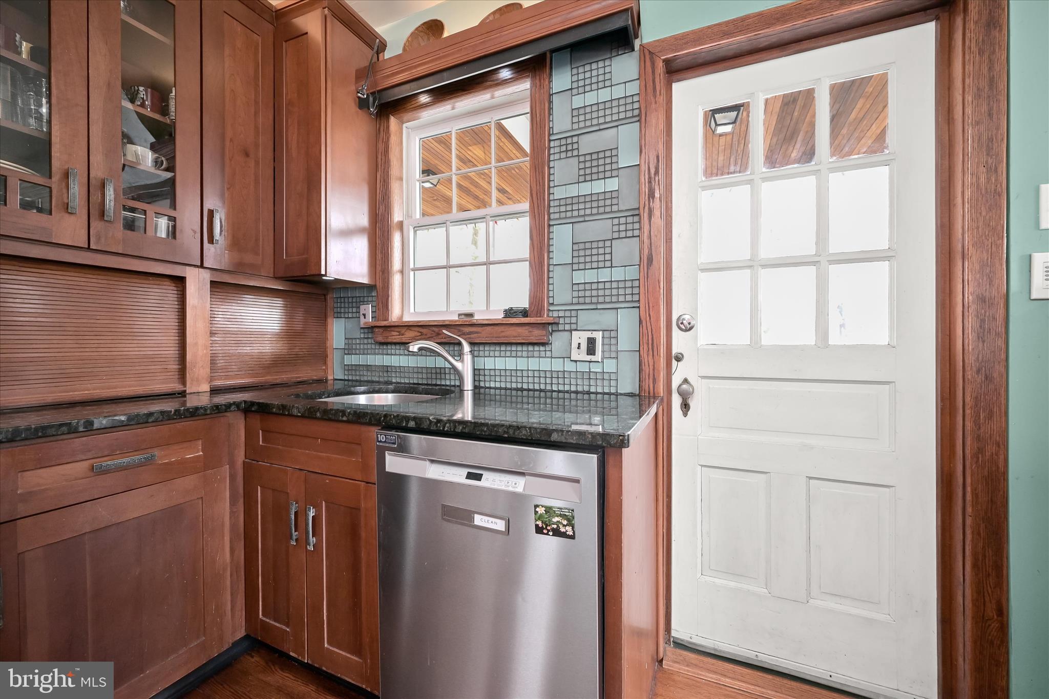 6715 Queens Chapel Road University Park, MD 20782 - Photo 17 of 51 Custom backsplash & porch access