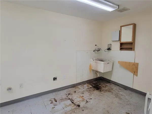 $5,000 | 5879 Steubenville Pike, Pittsburgh, PA 15205