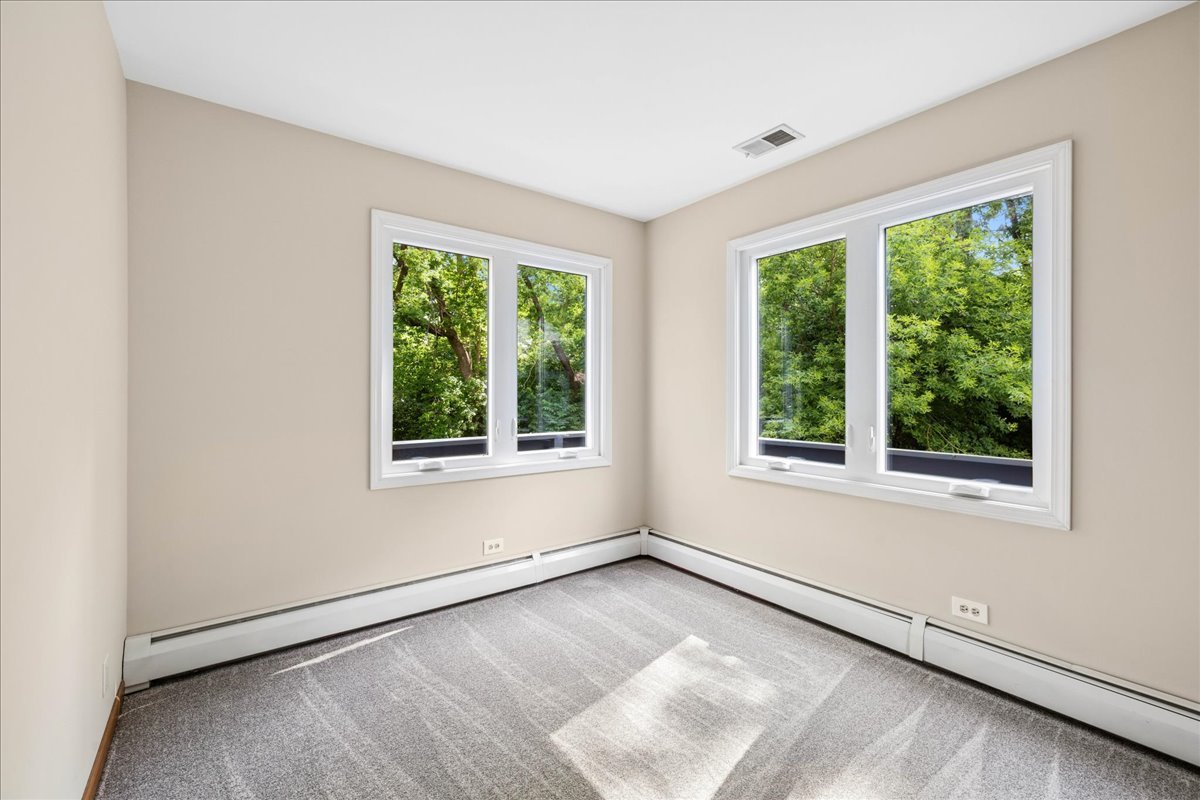 4402 Barreville Road Crystal Lake, IL 60012 - Photo 12 of 22