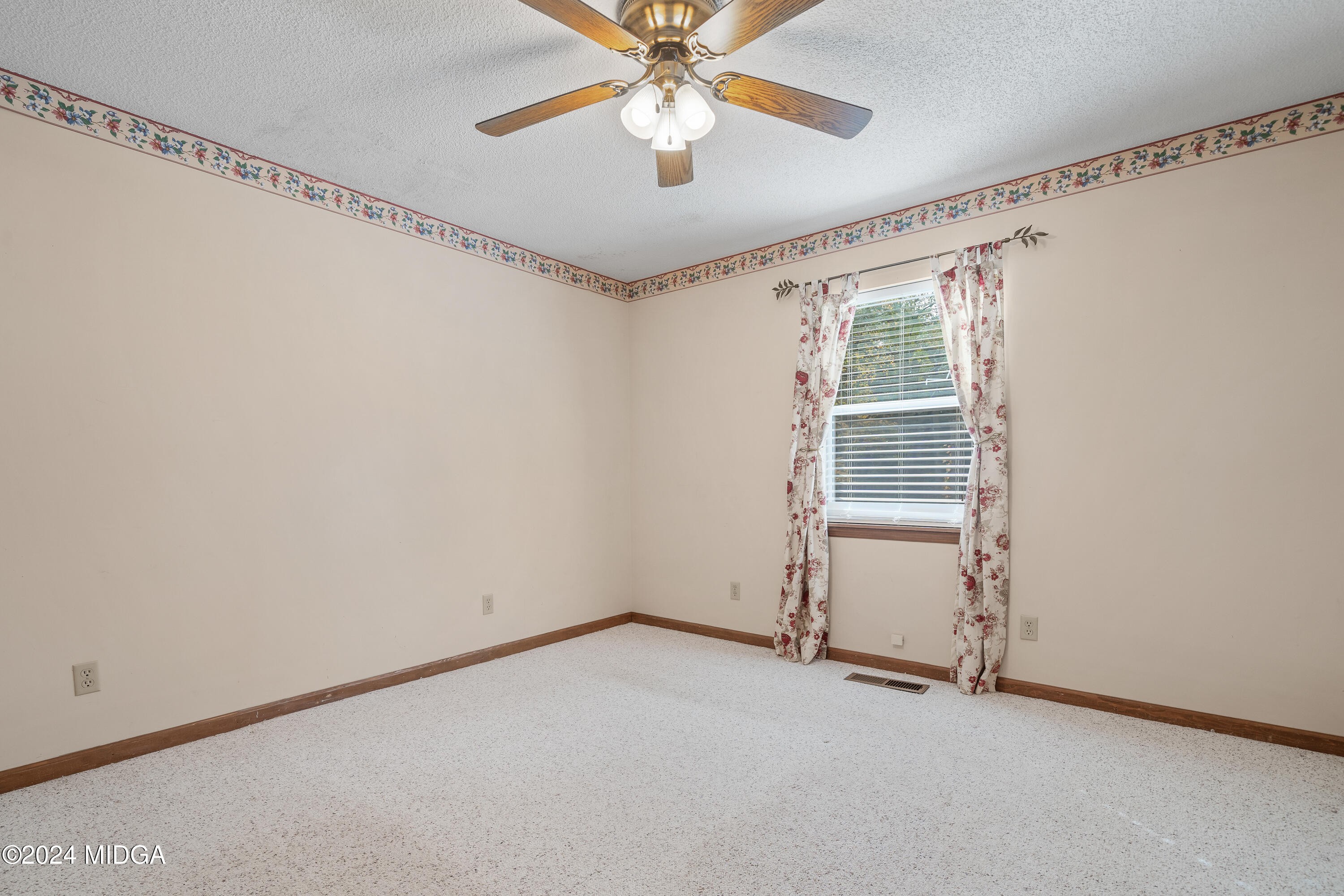 112 Whitehead Place Gray, GA 31032 - Photo 22 of 36 an empty room with a ceiling fan and window