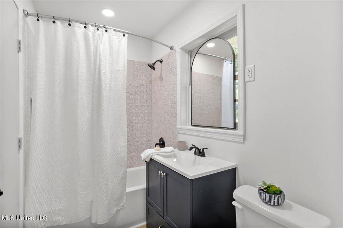 4605 Courthouse Road Gulfport, MS 39507 - Photo 23 of 36 23-Bathroom 1