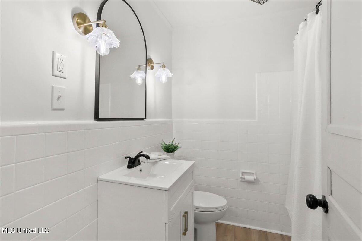 4605 Courthouse Road Gulfport, MS 39507 - Photo 29 of 36 29-Bathroom 2