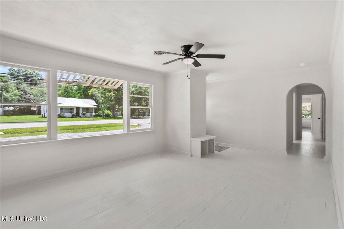 4605 Courthouse Road Gulfport, MS 39507 - Photo 5 of 36 05-Living