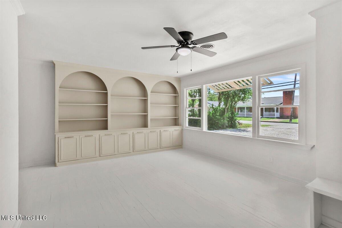 4605 Courthouse Road Gulfport, MS 39507 - Photo 6 of 36 06-Living