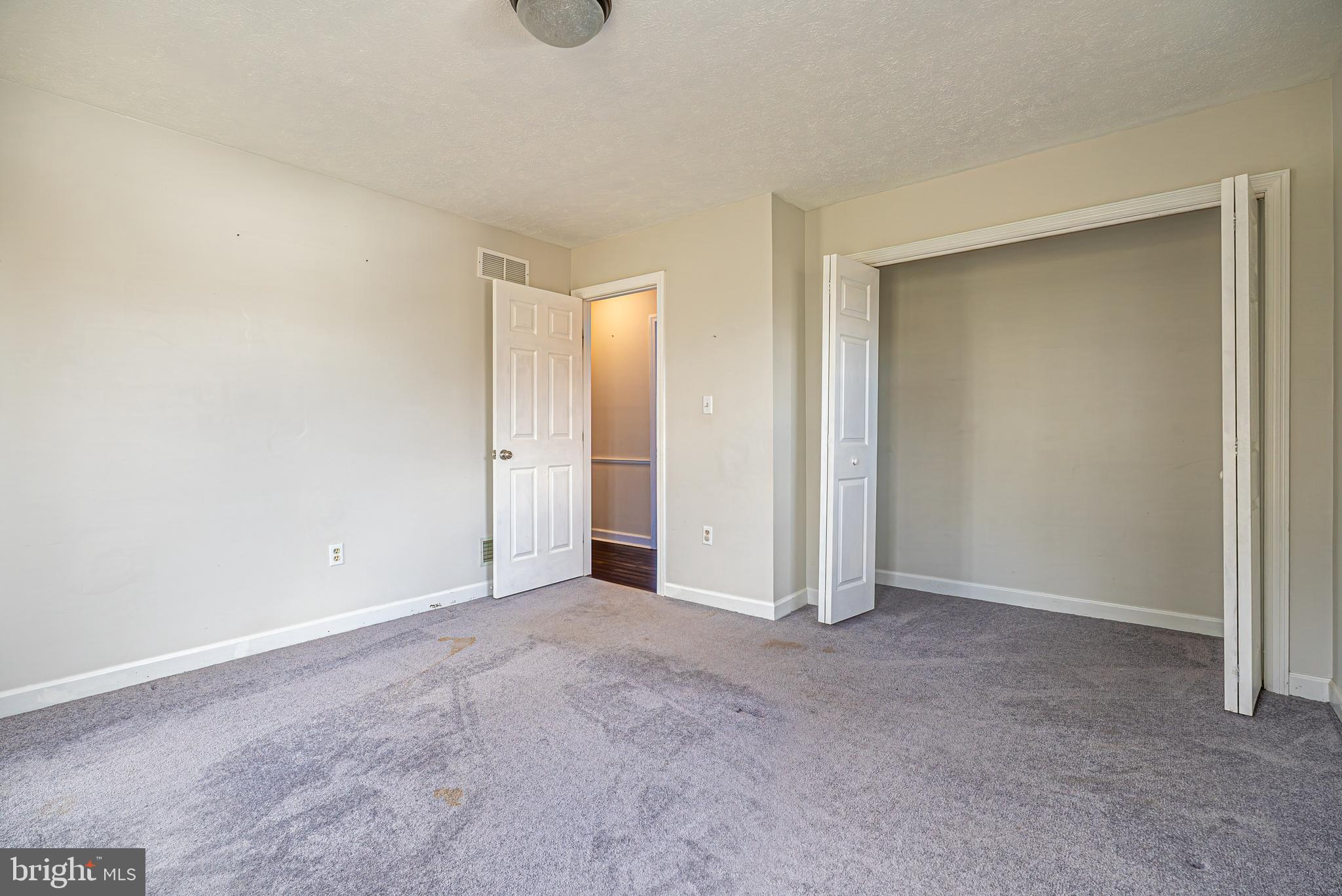 15117 Trail Ridge Road Southwest Cumberland, MD 21502 - Photo 25 of 43 an empty room with closet area