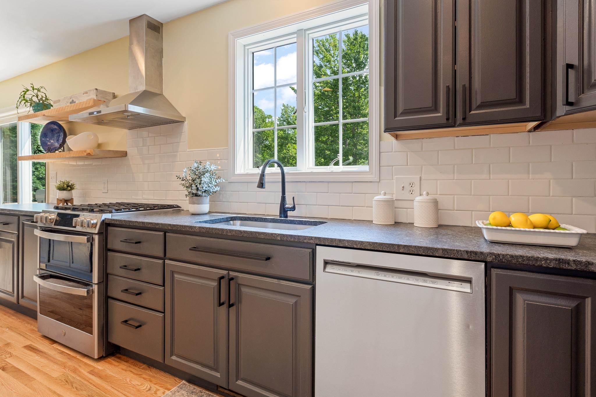 91 Seaverns Bridge Road Amherst, NH 03031 - Photo 5 of 51 Gallery Image 5