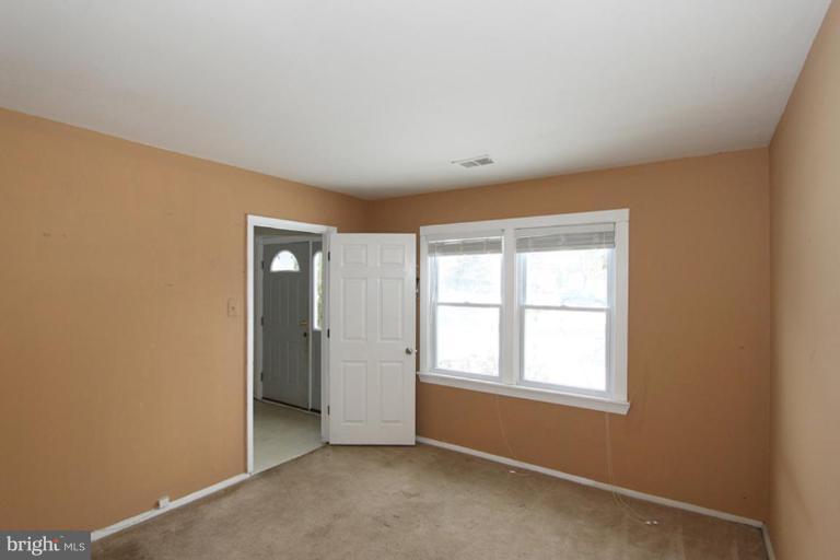 196 North Cottage Road Sterling, VA 20164 - Photo 17 of 20 Breakfast Area