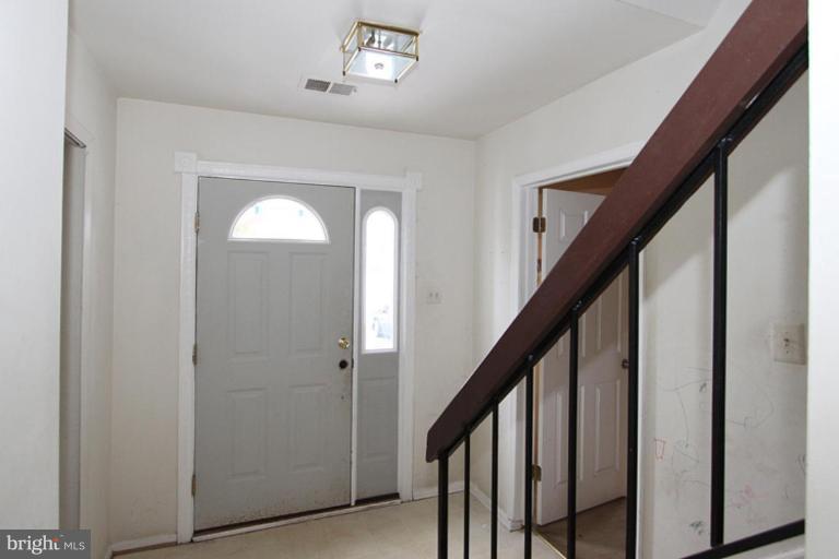 196 North Cottage Road Sterling, VA 20164 - Photo 7 of 20 Hallway