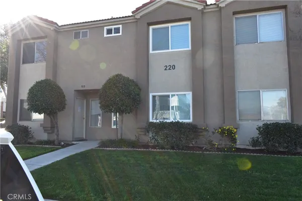 $2,250 | 260 West 3rd Street, Corona, CA 92882
