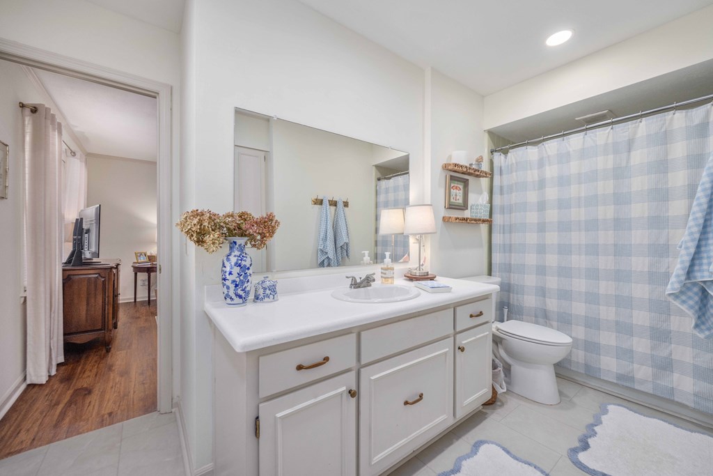 2525 Norris Road, Unit 98 Columbus, GA 31907 - Photo 18 of 40 a bathroom with double sink and a mirror