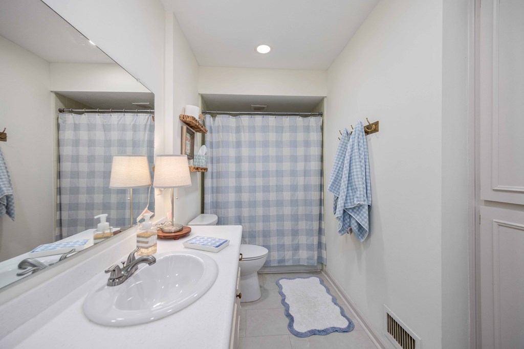 2525 Norris Road, Unit 98 Columbus, GA 31907 - Photo 19 of 40 a bathroom with a sink toilet and shower