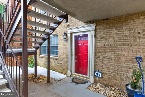 $530,000 | 939 South Scott Street, Unit 1, Arlington, VA 22204