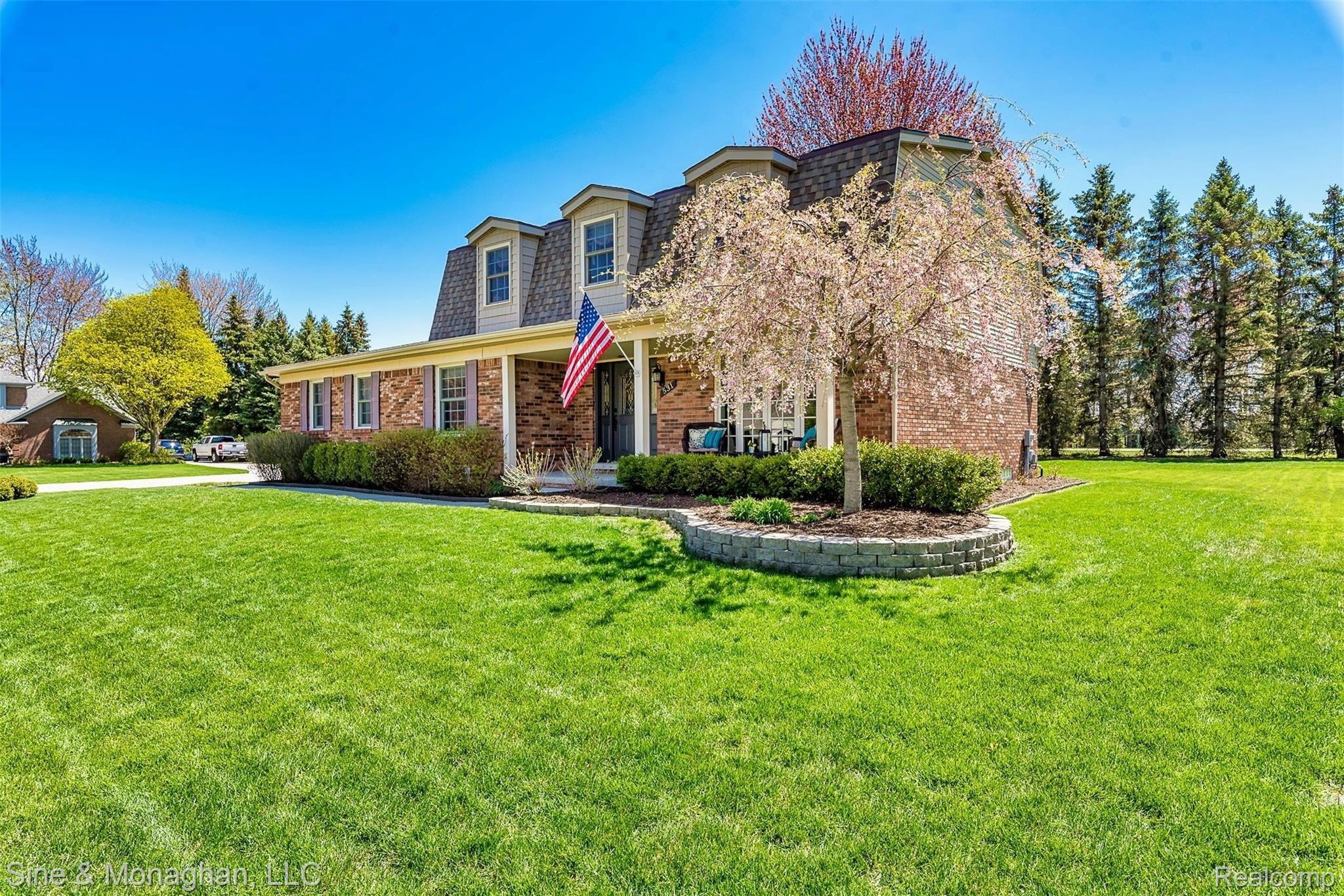 531 Shellbourne Drive Rochester, MI 48309 - Photo 2 of 51 Spring blooms, NEW roof 2018