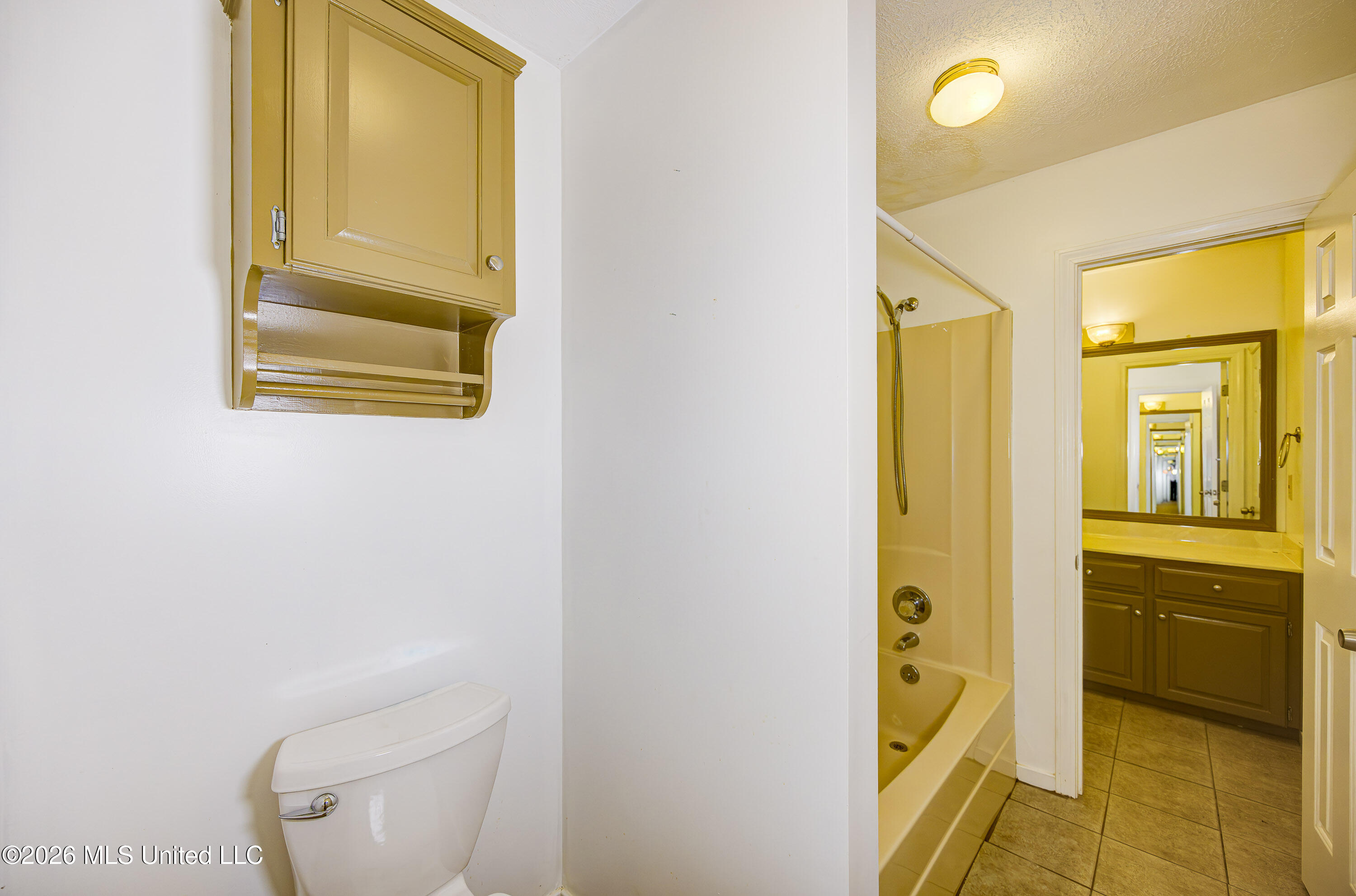6003 Queens Point Vicksburg, MS 39180 - Photo 35 of 47 Shared Second Bath 4