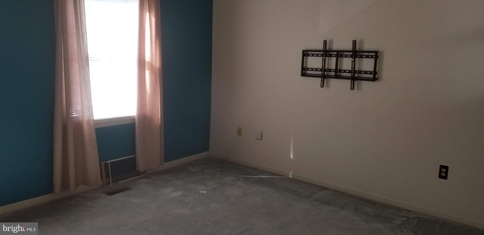 212 Bell Ringer Court Newark, DE 19702 - Photo 9 of 15 a view of a small space with window