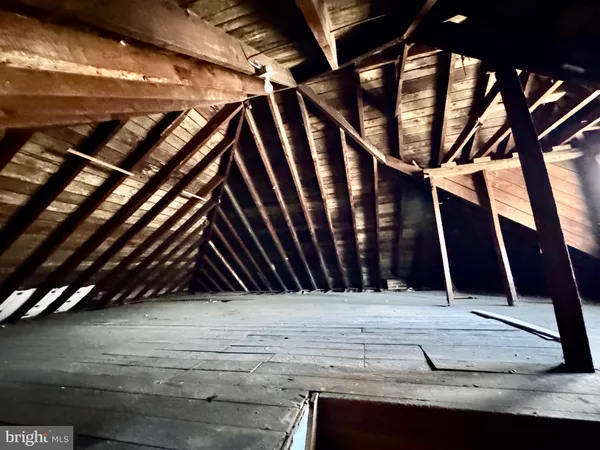 a view of an entrance of the house