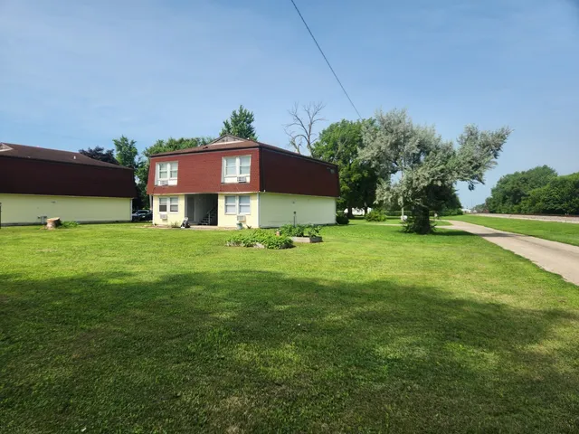 a view of a house with a yard