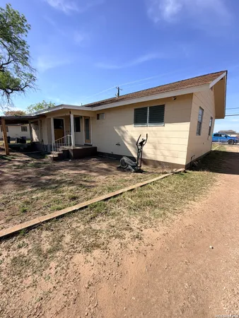$1,100 | 4926 Alma Drive, Unit 2, San Antonio, TX 78222