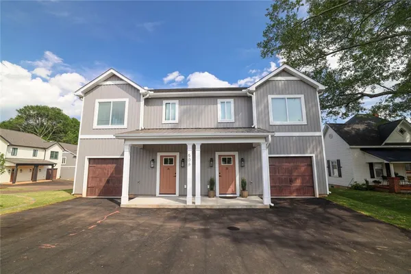 $2,100 | 506 Tarrant Street, Unit A, Central, SC 29630