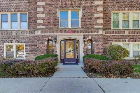 $175,000 | 46 6th Avenue, Unit GJ, La Grange, IL 60525