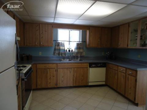 6726 East River Road Flushing, MI 48433 - Photo 10 of 30 20345532-9.JPG