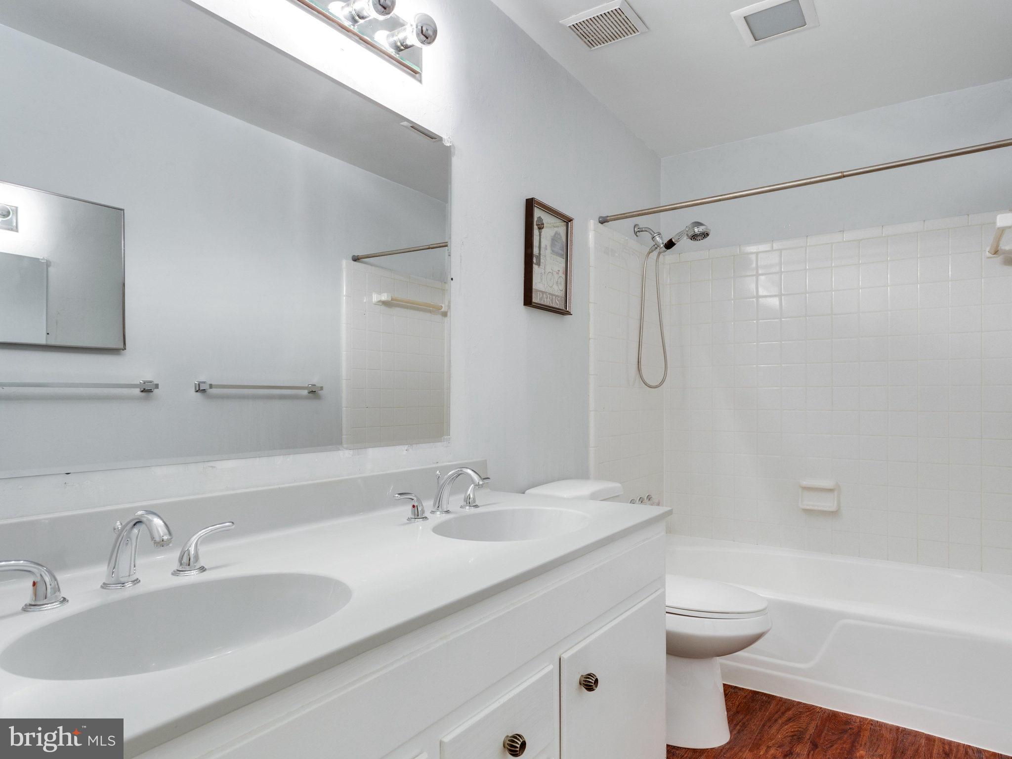 8501 Brook Road McLean, VA 22102 - Photo 20 of 29 Hall Full Bath