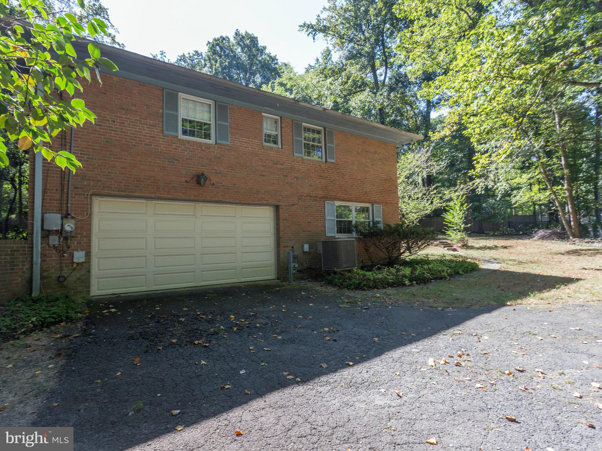 8501 Brook Road McLean, VA 22102 - Photo 3 of 29 2-Car Side Loading Garage