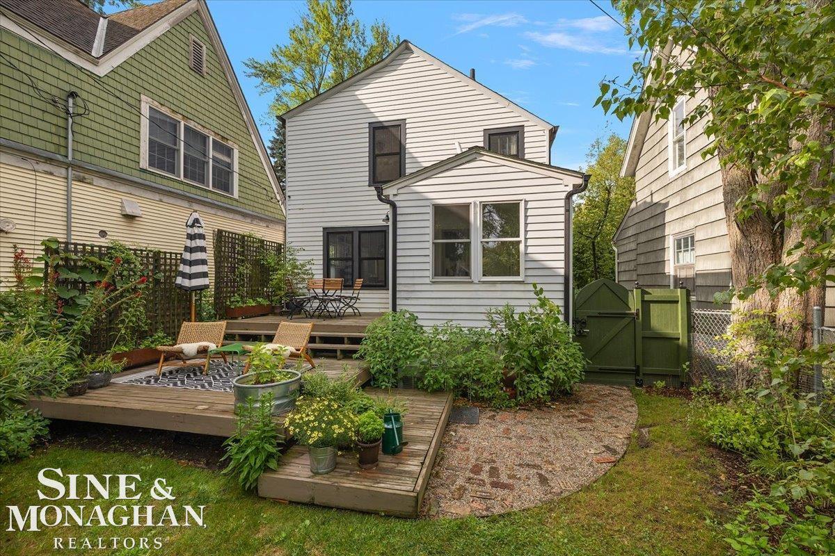 82 Kerby Road Grosse Pointe, MI 48236 - Photo 23 of 42 50188260-AC4235C2-624C-487C-A75F-8FA1AA96D9B3.JPG