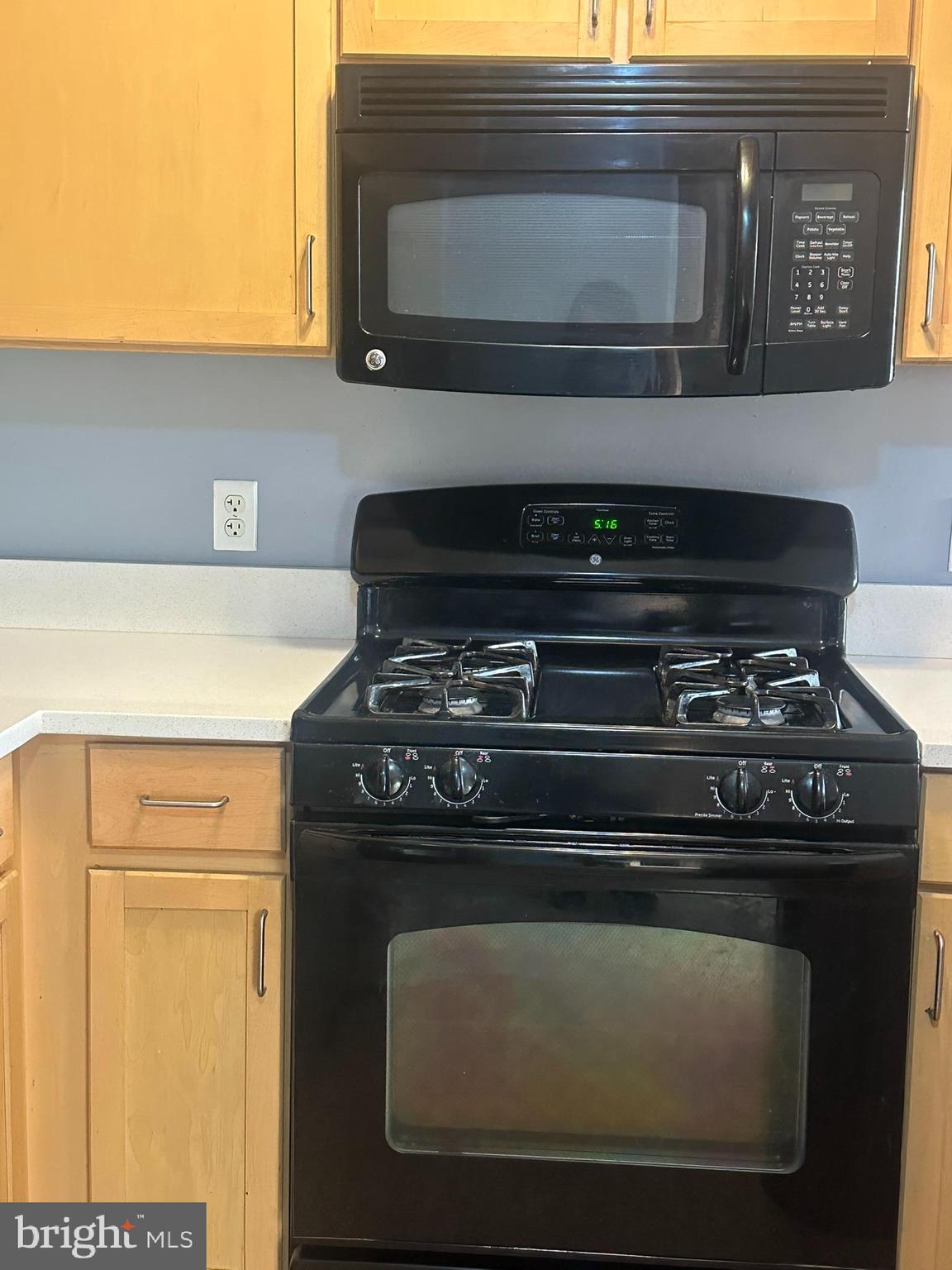 800 4th Street Southwest, Unit S325 Washington, DC 20024 - Photo 9 of 17 a stove top oven sitting inside of a kitchen