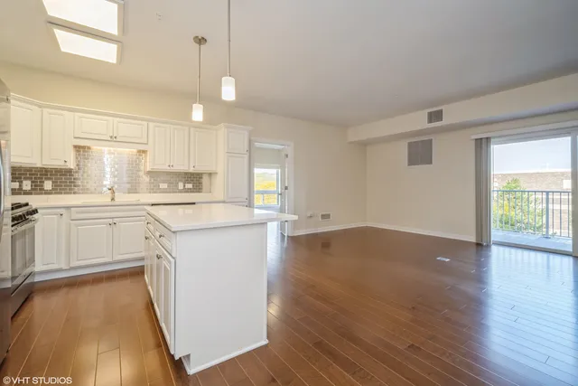 $227,218 | 2150 Founders Drive, Unit 234, Northbrook, IL 60062