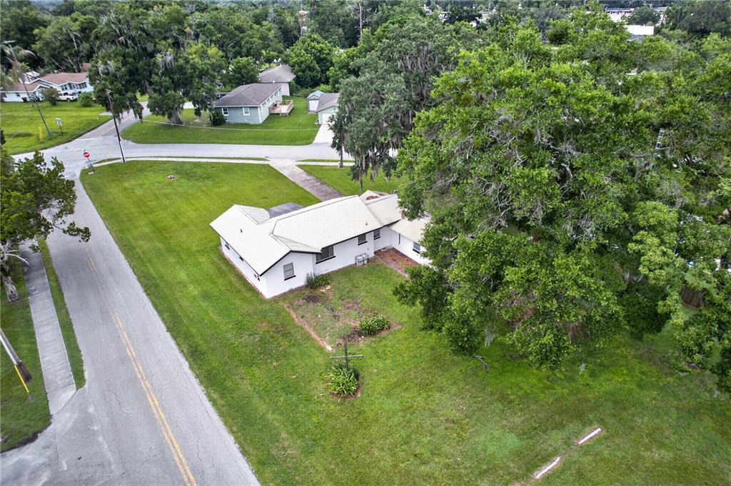5514 Southeast Hames Road Belleview, FL 34420 - Photo 33 of 44 a view of a golf course with a garden