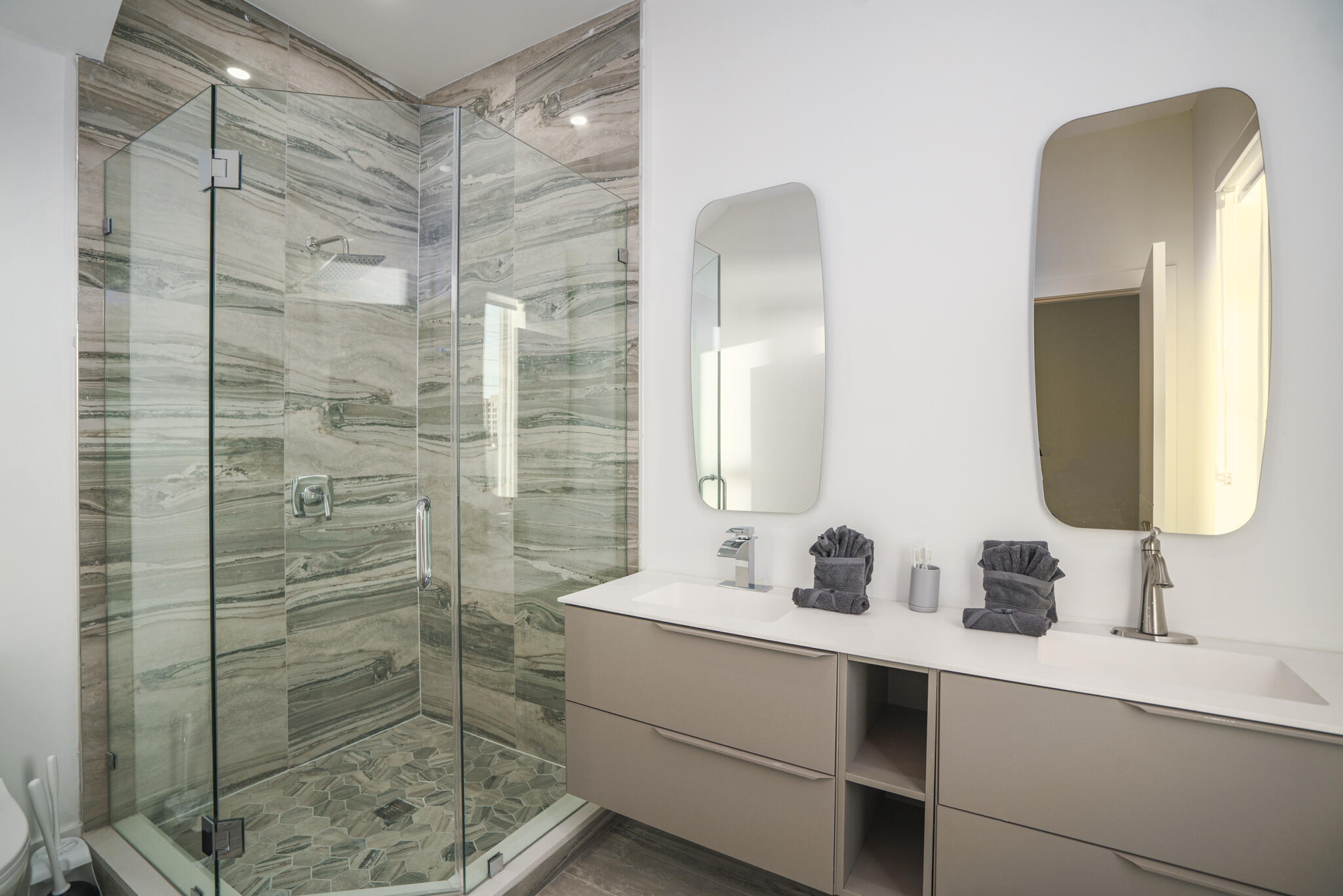 1000 North Riverside Drive Pompano Beach, FL 33062 - Photo 34 of 39 a bathroom with a sink and a mirror