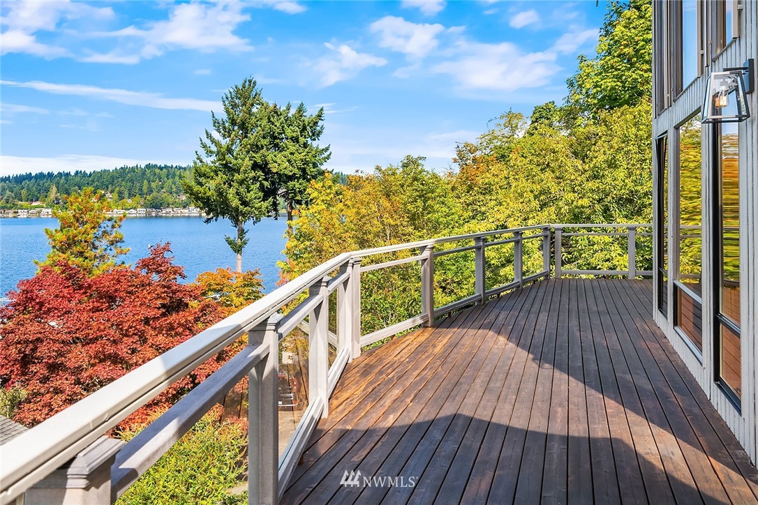 16005 Inglewood Road Northeast Kenmore, WA 98028 - Photo 23 of 39 a view of a balcony with wooden floor and city view