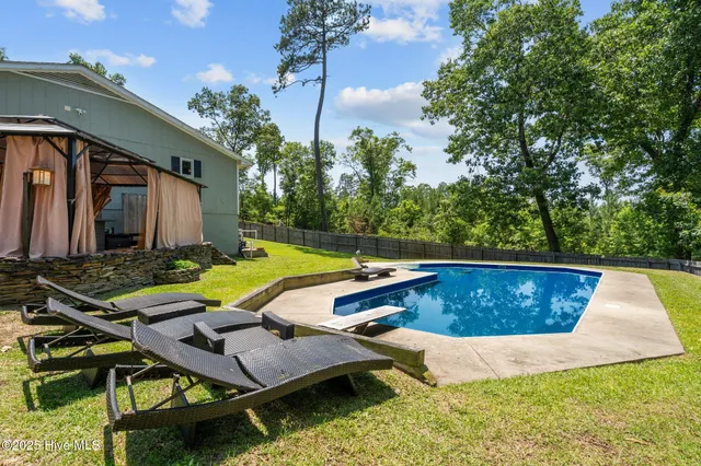 $450,000 | 140 1 Down Street, Southern Pines, NC 28387