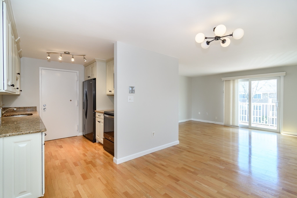 6 Post Oak Lane, Unit 9 Natick, MA 01760 - Photo 3 of 27