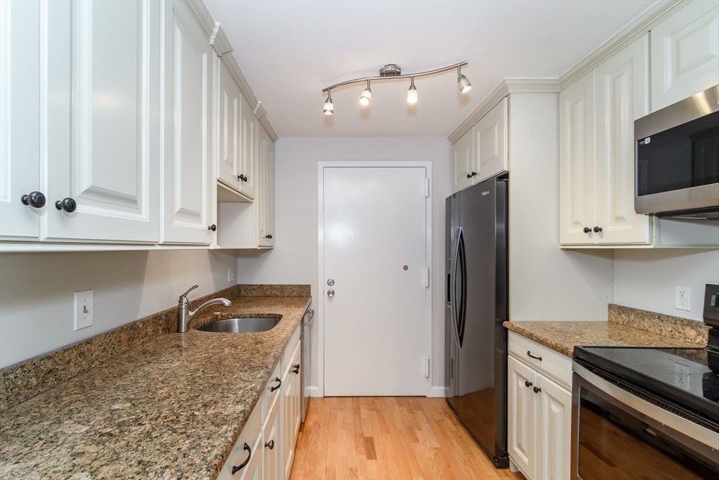 6 Post Oak Lane, Unit 9 Natick, MA 01760 - Photo 8 of 27