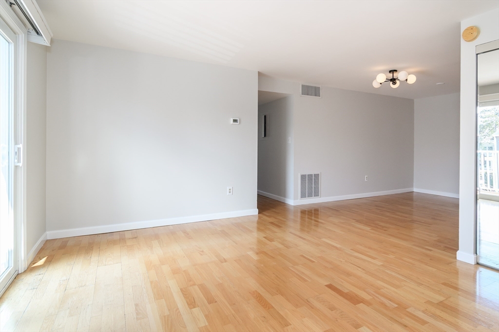 6 Post Oak Lane, Unit 9 Natick, MA 01760 - Photo 10 of 27