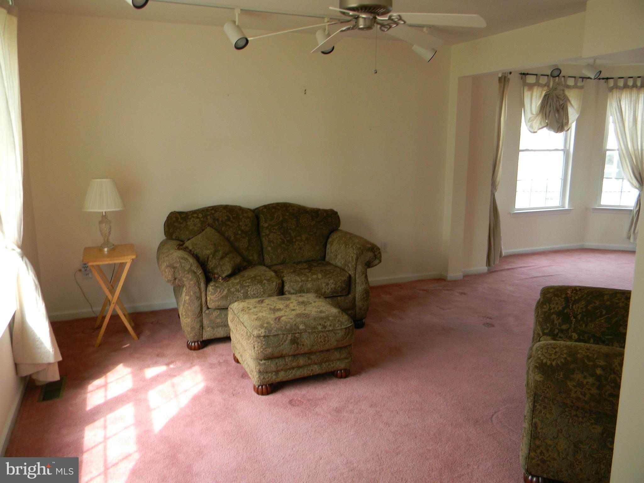549 Rita Drive Odenton, MD 21113 - Photo 11 of 28 Living Room
