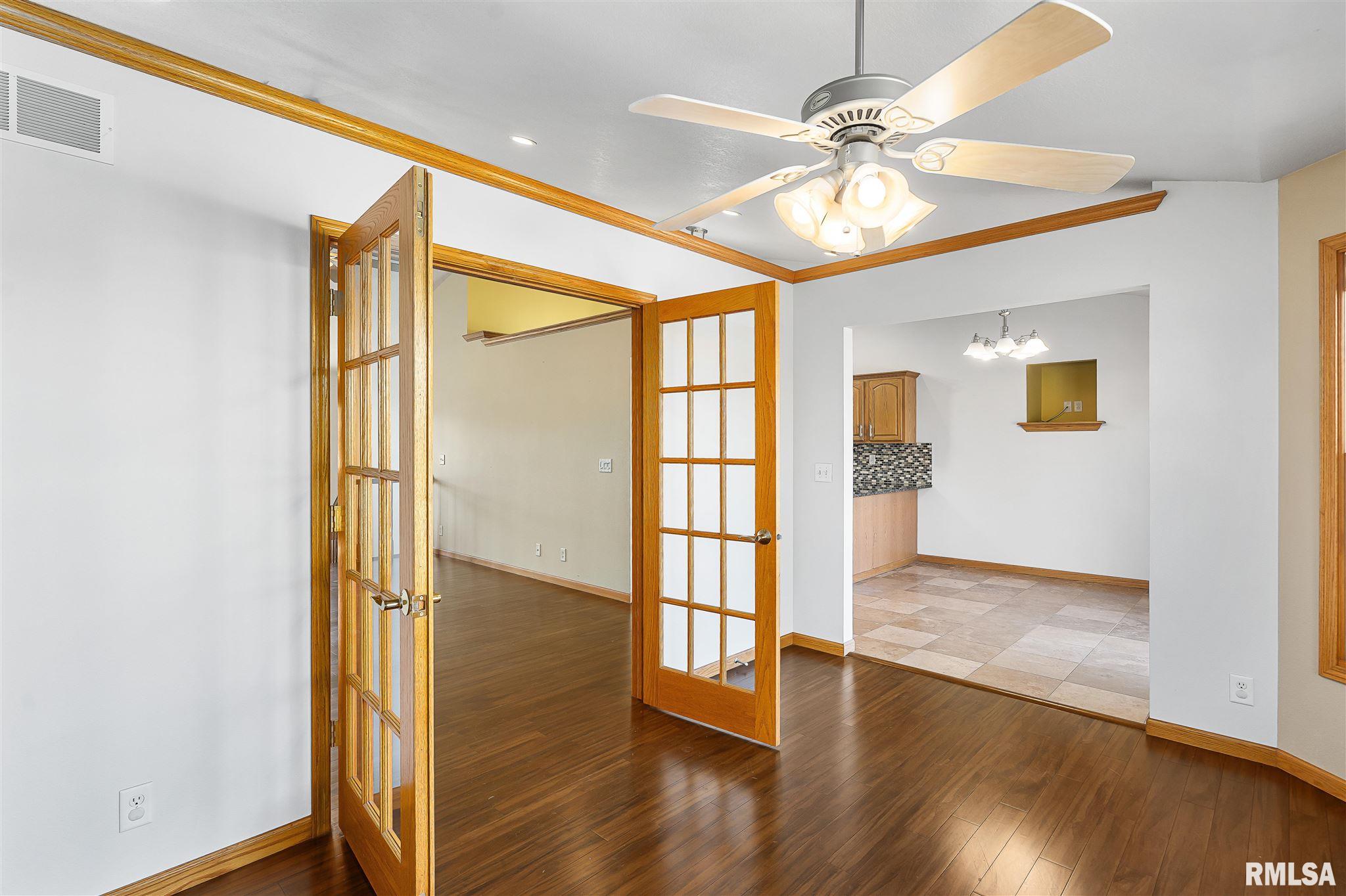 2593 Canterbury Road Muscatine, IA 52761 - Photo 12 of 29