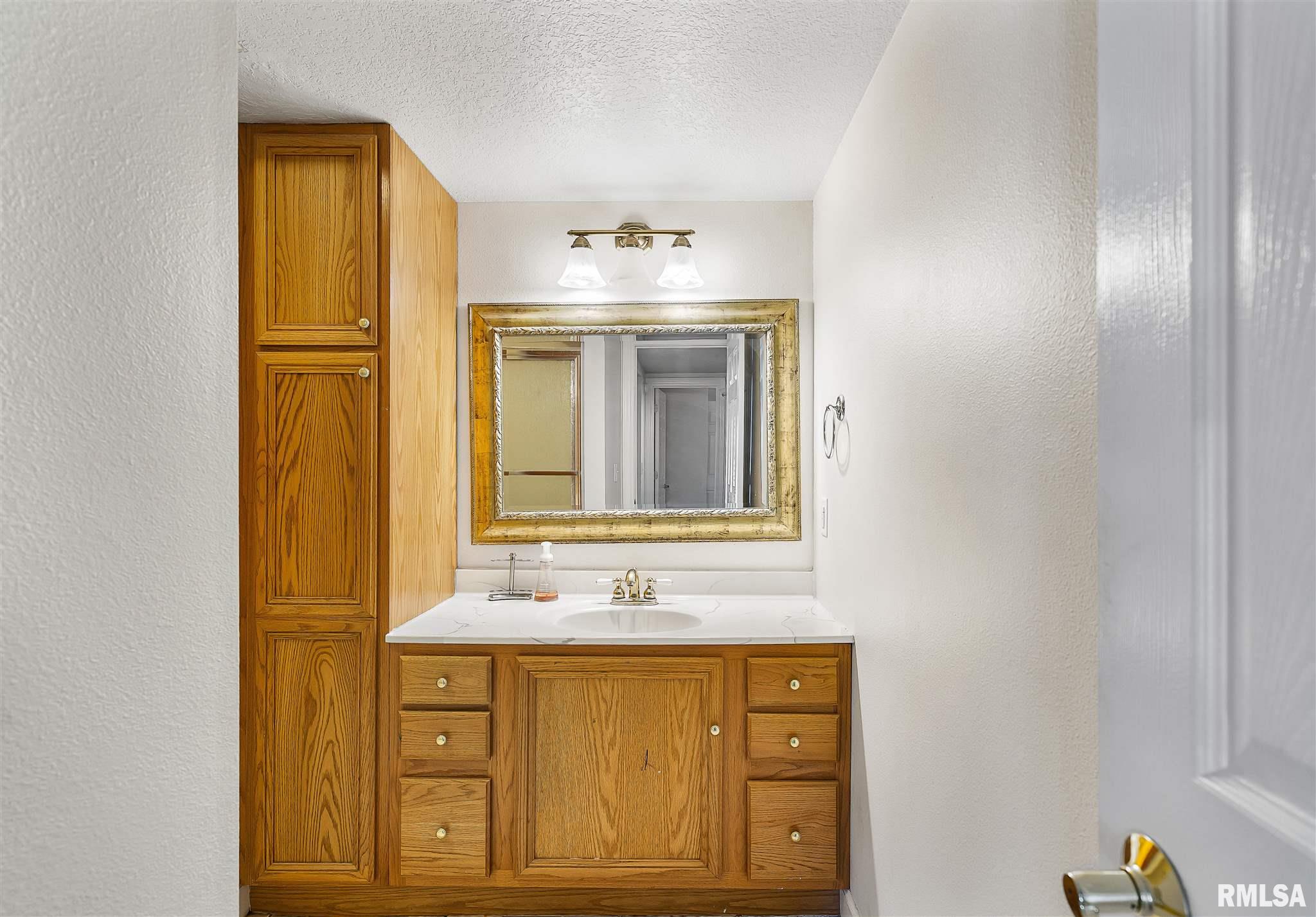 2593 Canterbury Road Muscatine, IA 52761 - Photo 15 of 29