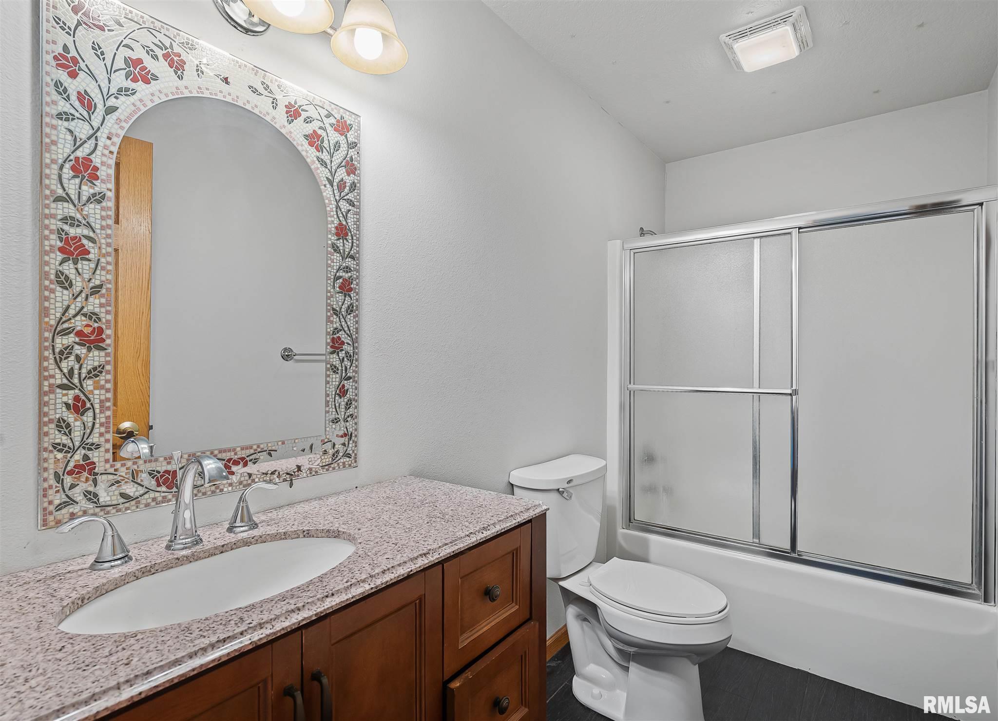 2593 Canterbury Road Muscatine, IA 52761 - Photo 17 of 29