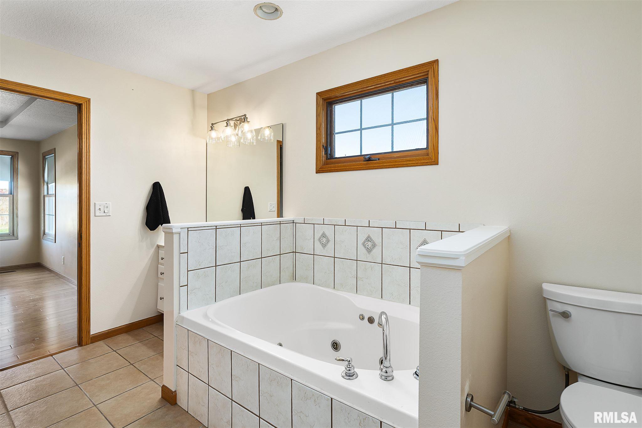 2593 Canterbury Road Muscatine, IA 52761 - Photo 18 of 29