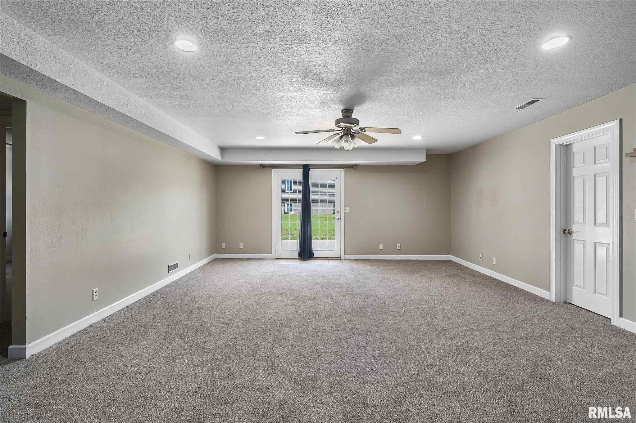 2593 Canterbury Road Muscatine, IA 52761 - Photo 22 of 29